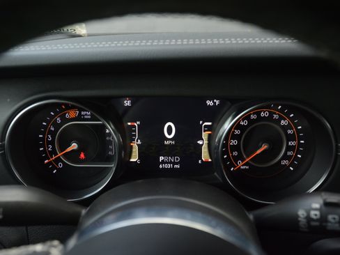 Used 2020 Jeep Wrangler Unlimited Sahara AWD/4WD image 16