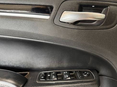 Used 2019 Chrysler 300 S RWD image 13
