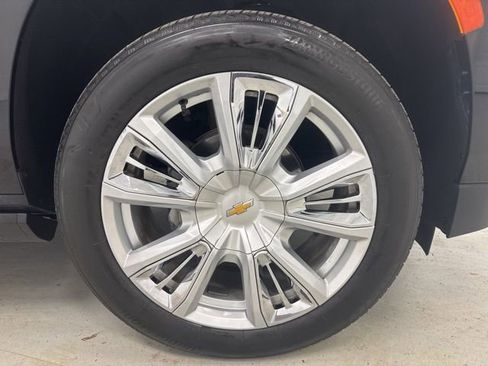 Used 2024 Chevrolet Suburban High Country AWD/4WD image 38