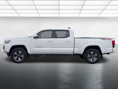 Used 2019 Toyota Tacoma TRD Sport AWD/4WD image 15