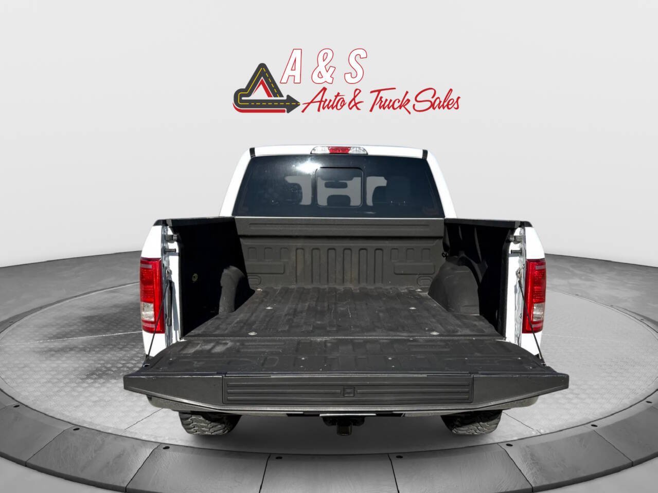 Used 2015 Ford F150 XLT w/ Equipment Group 302A Luxury AWD/4WD image 18