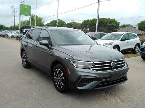 Used 2022 Volkswagen Tiguan S image 4
