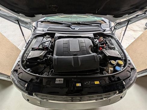 Used 2016 Land Rover LR4 HSE image 28