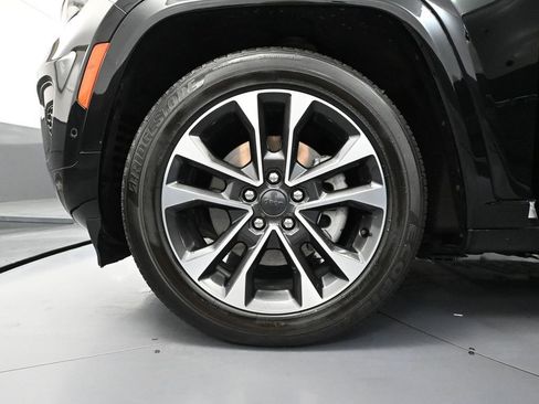 Used 2022 Jeep Grand Cherokee Overland w/ Luxury Tech Group IV image 17