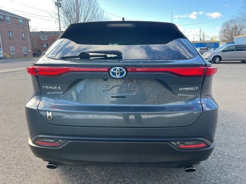 Used 2021 Toyota Venza LE image 4