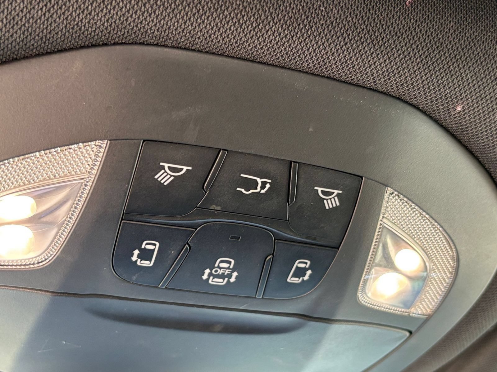Used 2025 Chrysler Pacifica Limited FWD image 24