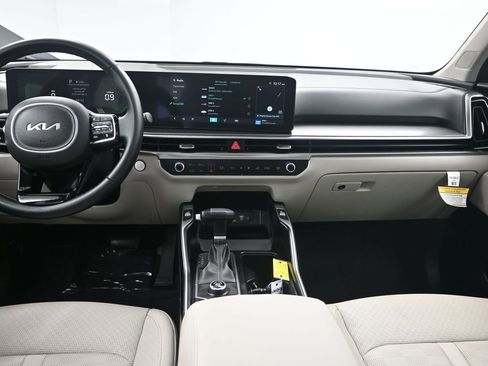 Certified 2025 Kia Sorento EX w/ Panoramic Sunroof Package image 34