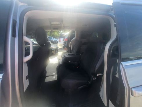 Used 2017 Chrysler Pacifica Touring w/ Tire & Wheel Group FWD image 59