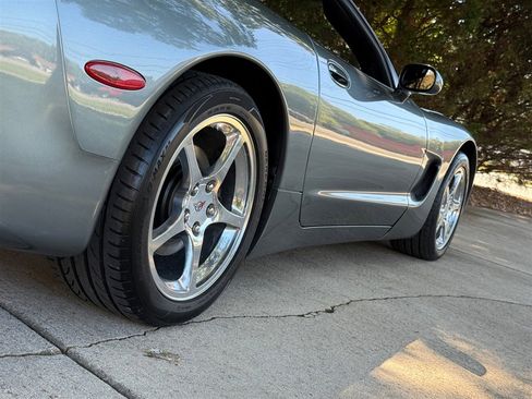 Used 2004 Chevrolet Corvette Convertible w/ Preferred Equipment Group image 40