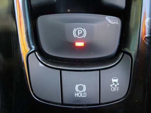 Used 2019 Toyota C-HR XLE FWD image 35