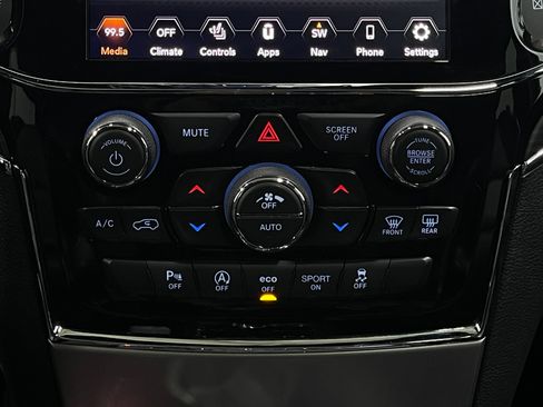 Used 2020 Jeep Grand Cherokee Limited w/ Premium Lighting Group AWD/4WD image 25