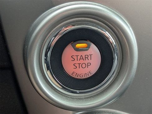 Used 2018 Nissan Titan SV image 30