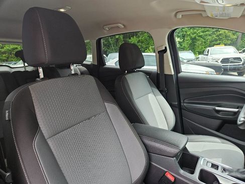 Used 2017 Ford Escape SE image 41
