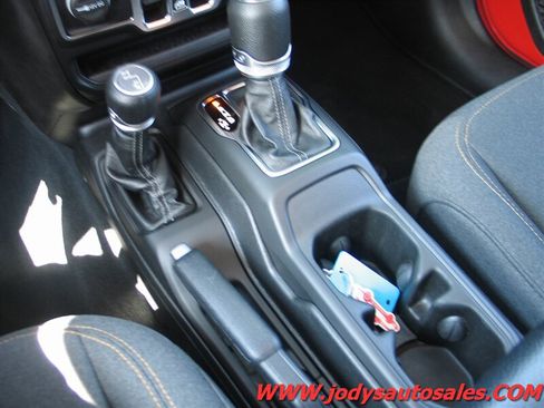 Used 2025 Jeep Wrangler Unlimited Sport AWD/4WD image 28
