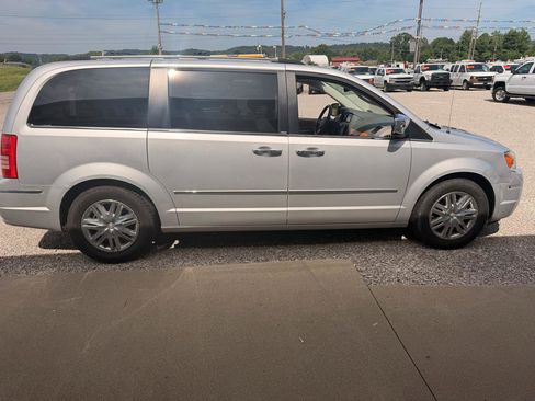 Used 2010 Chrysler Town & Country Limited FWD image 2