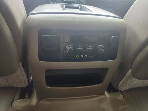 Used 2015 Chevrolet Suburban LT image 19