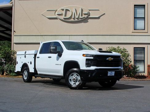 Used 2024 Chevrolet Silverado 2500 W/T w/ WT Convenience Package AWD/4WD image 3