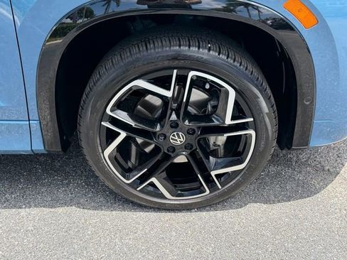 Used 2025 Volkswagen Tiguan SEL R-Line AWD/4WD image 9