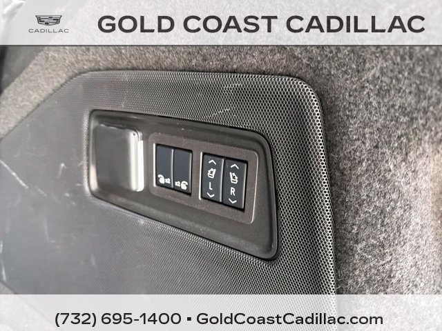 Used 2024 Cadillac Escalade Premium Luxury AWD/4WD image 17