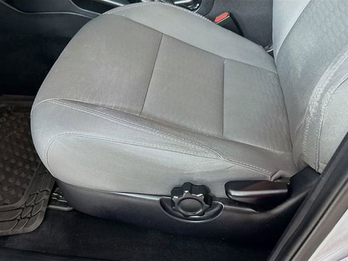 Used 2019 Toyota Tacoma SR image 9