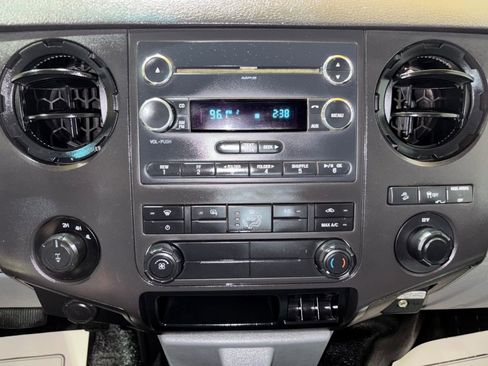 Used 2015 Ford F250 XL w/ Power Equipment Group image 19