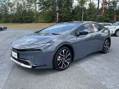 Used 2025 Toyota Prius Plug-In Hybrid w/ Limited Premium Package image 6