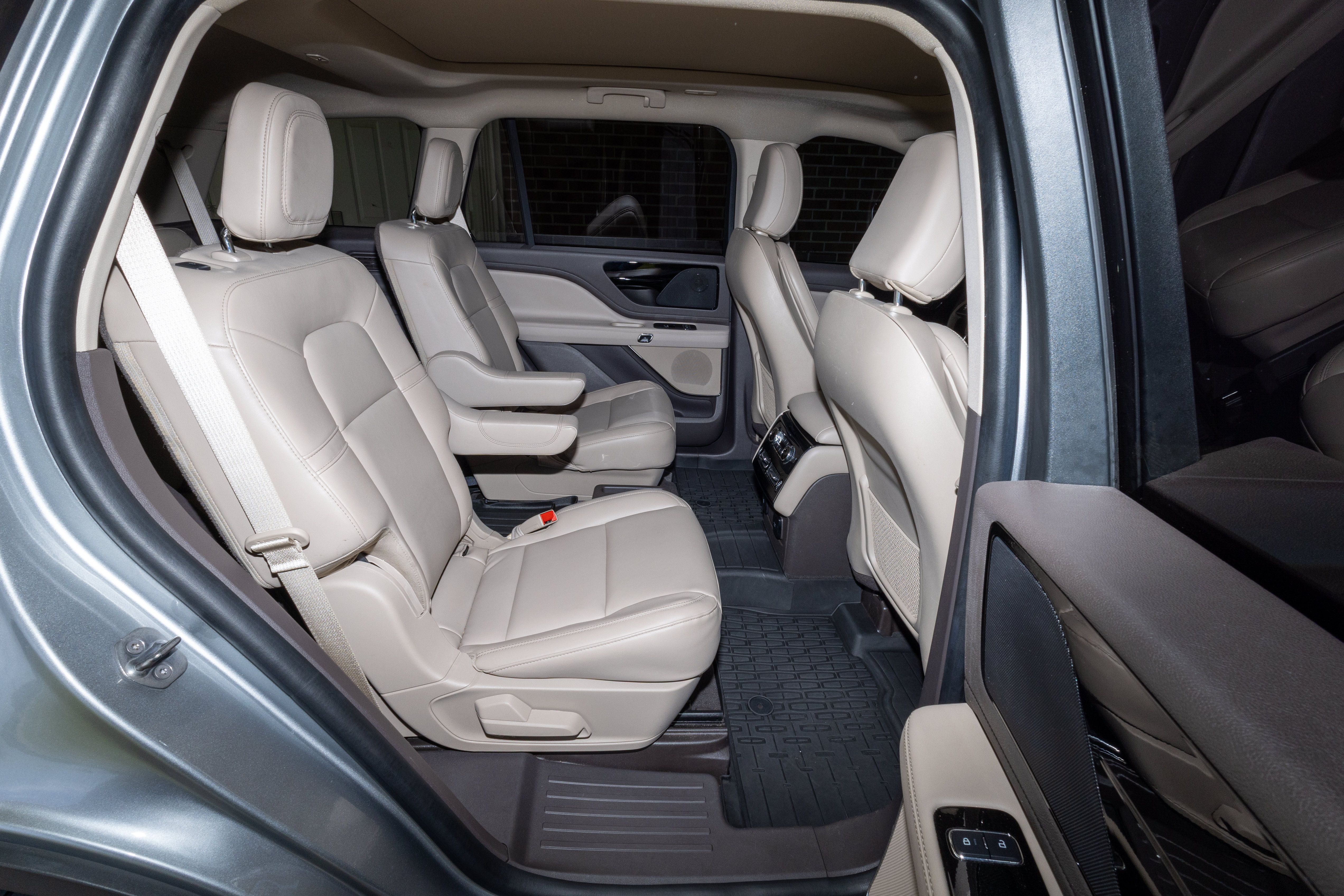Used 2023 Lincoln Aviator 2WD w/ Premium Package image 28
