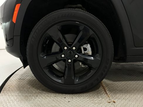 Used 2022 Jeep Grand Cherokee L Laredo AWD/4WD image 38