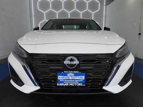 Used 2025 Nissan Altima 2.5 SV FWD image 3