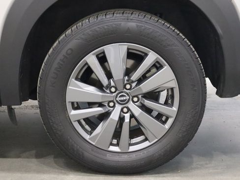 Used 2024 Nissan Pathfinder SV image 44