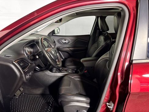 Used 2020 Jeep Cherokee Trailhawk image 11