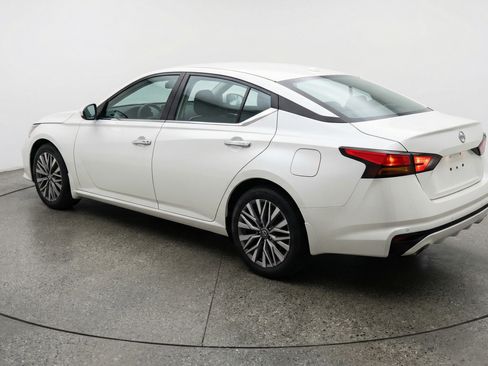 Used 2025 Nissan Altima 2.5 SV FWD image 9