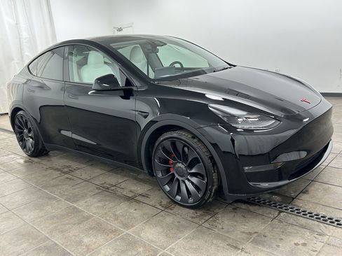 Used 2024 Tesla Model Y Performance image 8