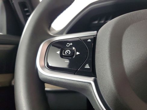 Certified 2025 Volvo XC90 B6 Plus image 24