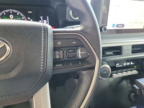 Used 2025 Toyota 4Runner SR5 image 18