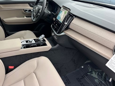 New 2026 Volvo XC90 T8 Plus w/ Protection Package Premier AWD/4WD image 12
