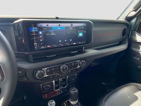 Used 2024 Jeep Gladiator Rubicon image 26