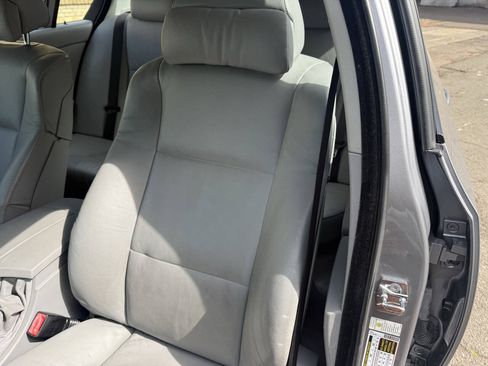 Used 2007 BMW 530xi Sedan AWD/4WD image 32