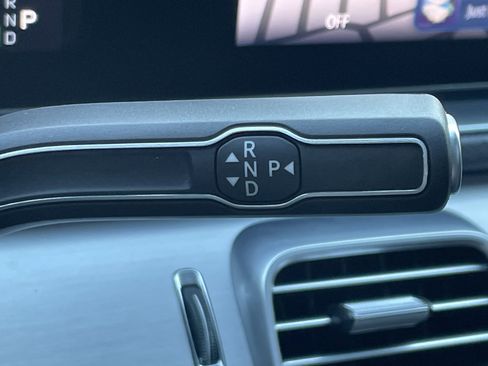 Used 2024 Mercedes-Benz GLE 350 4MATIC w/ AMG Line Exterior image 28