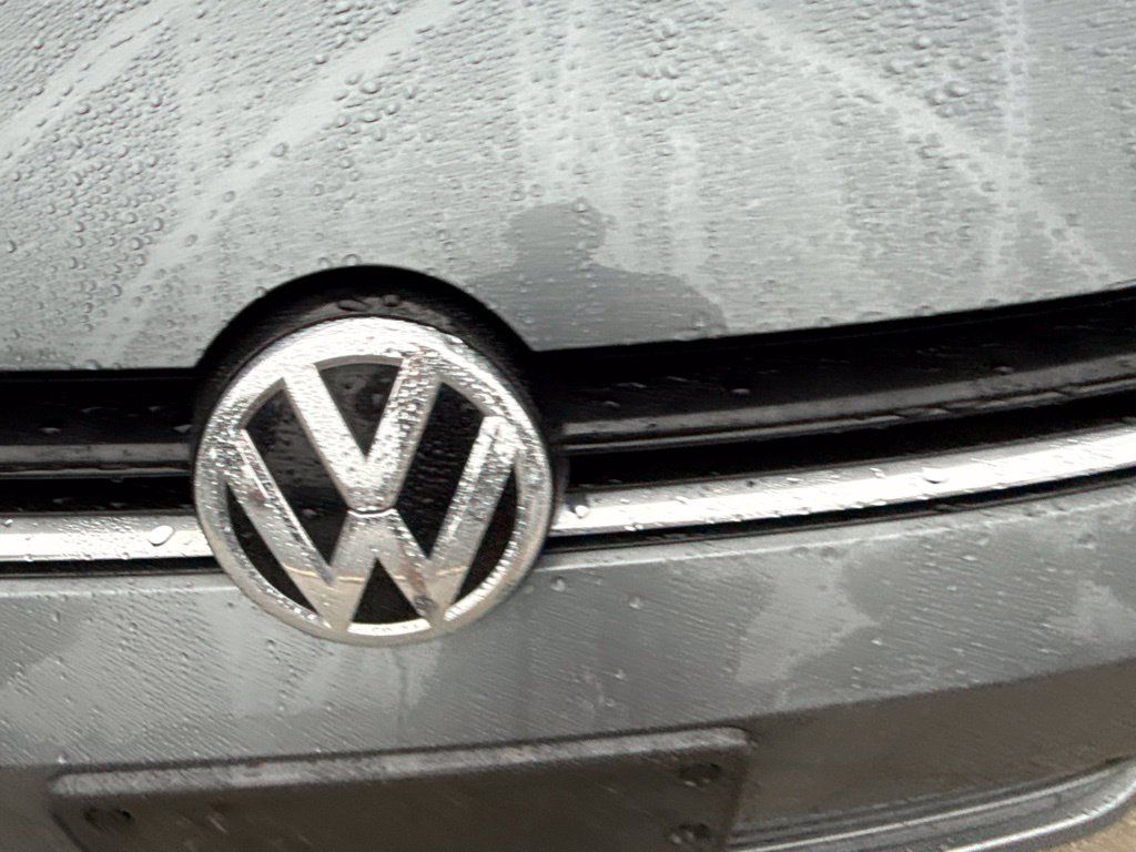 Used 2015 Volkswagen Golf S FWD image 23