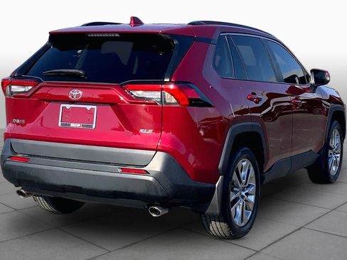 Used 2021 Toyota RAV4 XLE Premium FWD image 13