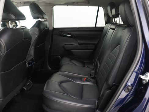 Used 2022 Toyota Highlander XLE image 15