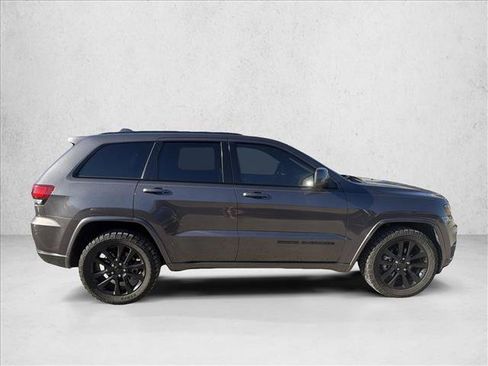Used 2018 Jeep Grand Cherokee Altitude RWD image 6