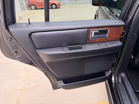 Used 2015 Lincoln Navigator 4WD image 20