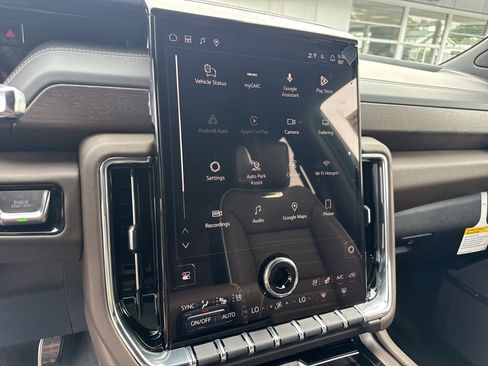 New 2026 GMC Yukon XL Denali Ultimate w/ LPO, Floor Liner Package AWD/4WD image 12