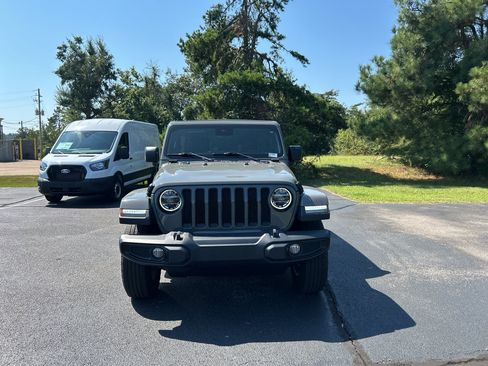 Used 2020 Jeep Wrangler Unlimited Sahara AWD/4WD image 2