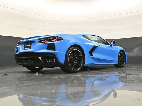 Used 2021 Chevrolet Corvette Stingray Preferred Cpe w/ Engine Appearance Package RWD image 39