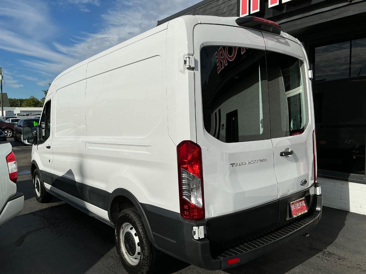 Used 2023 Ford Transit 250 Medium Roof RWD image 5