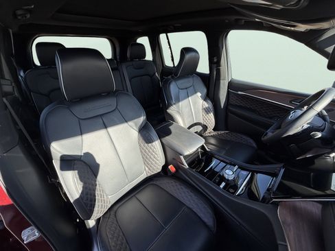 Used 2025 Jeep Grand Cherokee Summit AWD/4WD image 19