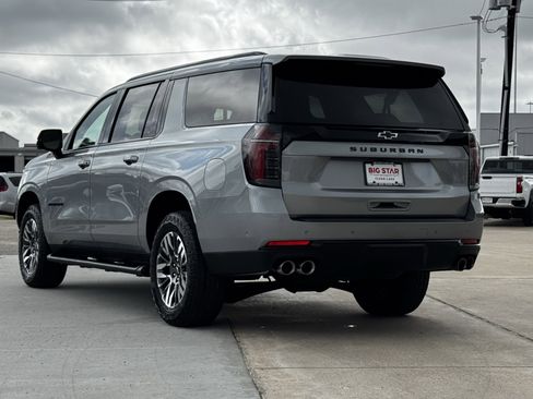 Used 2025 Chevrolet Suburban Z71 image 8